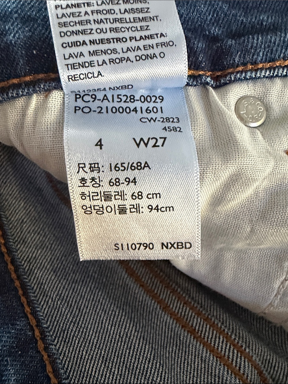 Levi's Women’s Relaxed Fit Blue Jeans with Contrast Stitching - Picture 6 of 8